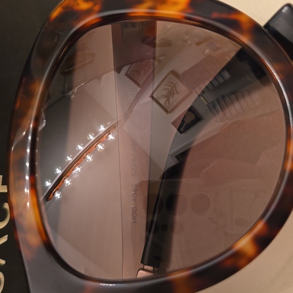Versace Brown Tortoise Women's Sunglasses, Original Box *Missing 1 Logo Eblem - Picture 1 of 1